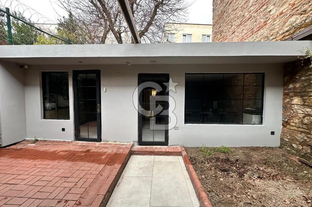 ALTUNİZADE' DE CADDE ÜZERİ, TABELA DEĞERİ YÜKSEK-DEVREN KİRALIK