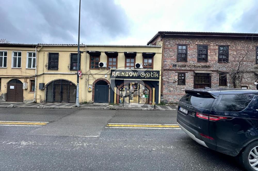 ALTUNİZADE' DE CADDE ÜZERİ, TABELA DEĞERİ YÜKSEK-DEVREN KİRALIK