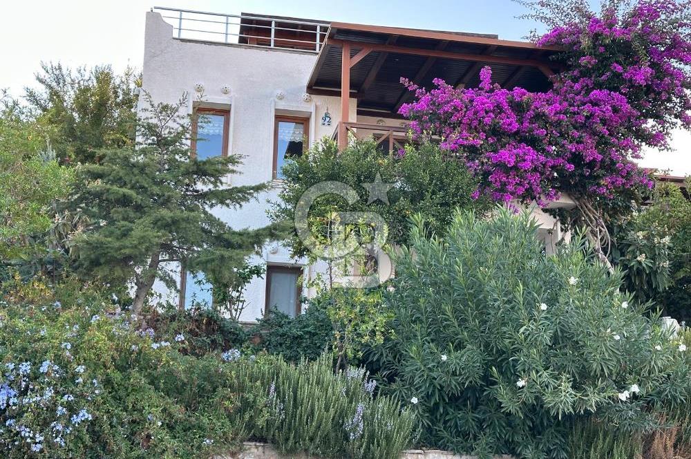 Bodrum Akyarlar'da Deniz Manzaralı 3+1 Dubleks Villa