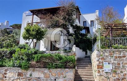 Bodrum Akyarlar'da Deniz Manzaralı 3+1 Dubleks Villa