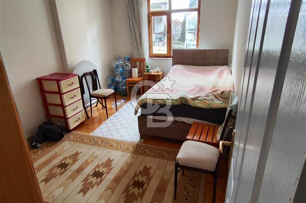 Korkuteli Merkez Uzunoluk'ta Satılık 2+1 Katta,Ayrı Mutfak