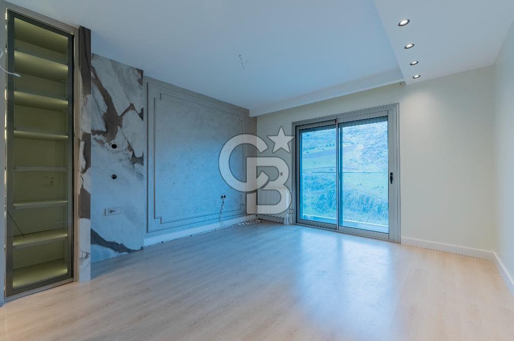 Karşıyaka 360 Sitesi Yüksek Vadi Evlerinde Büyük Tip Satılık 4+1