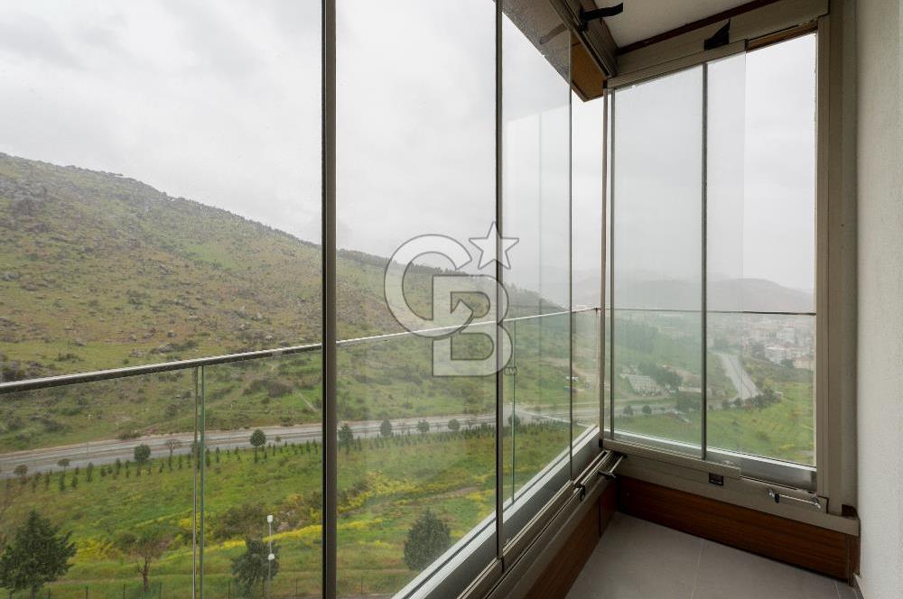 Karşıyaka 360 Sitesi Yüksek Vadi Evlerinde Büyük Tip Satılık 4+1