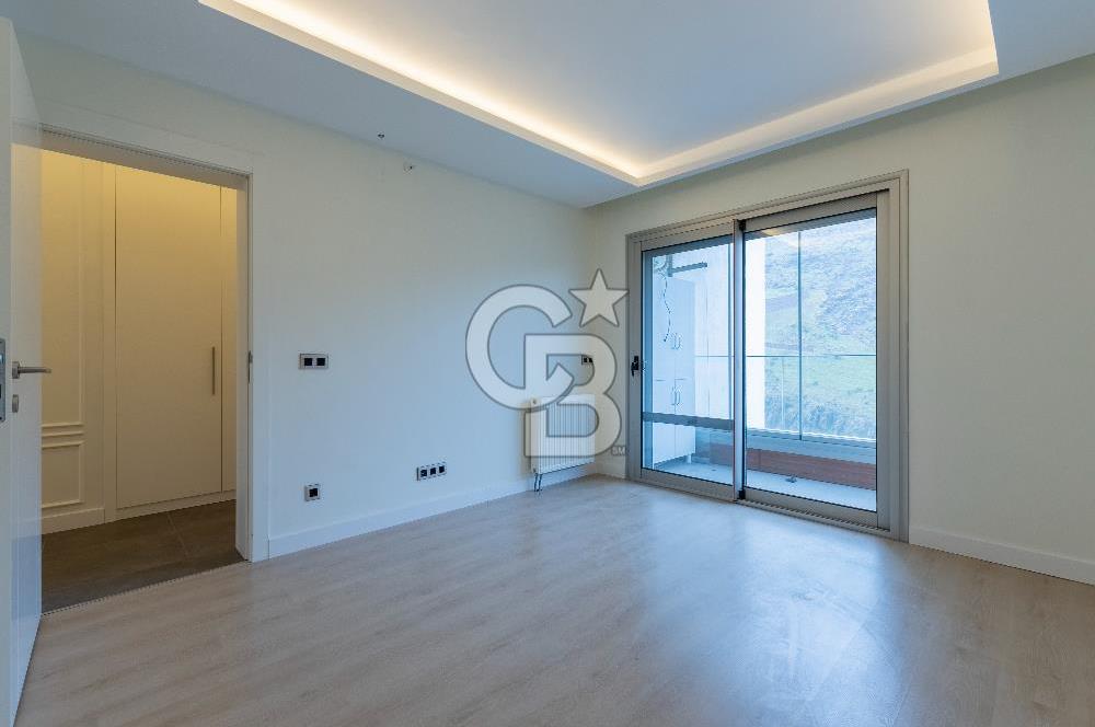 Karşıyaka 360 Sitesi Yüksek Vadi Evlerinde Büyük Tip Satılık 4+1