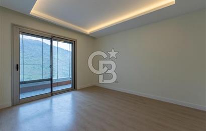 Karşıyaka 360 Sitesi Yüksek Vadi Evlerinde Büyük Tip Satılık 4+1