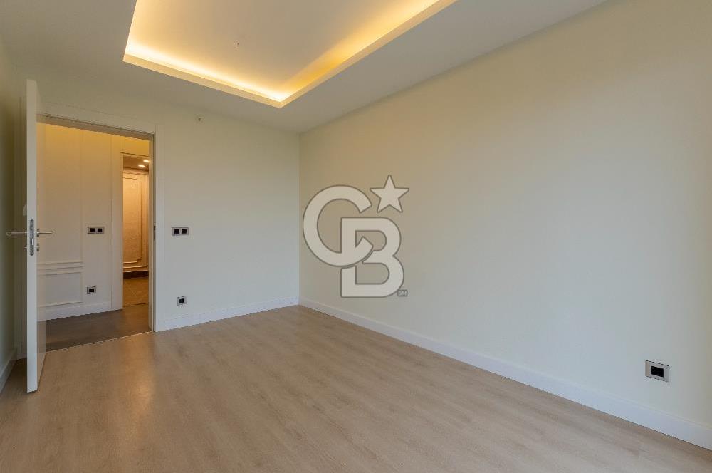 Karşıyaka 360 Sitesi Yüksek Vadi Evlerinde Büyük Tip Satılık 4+1