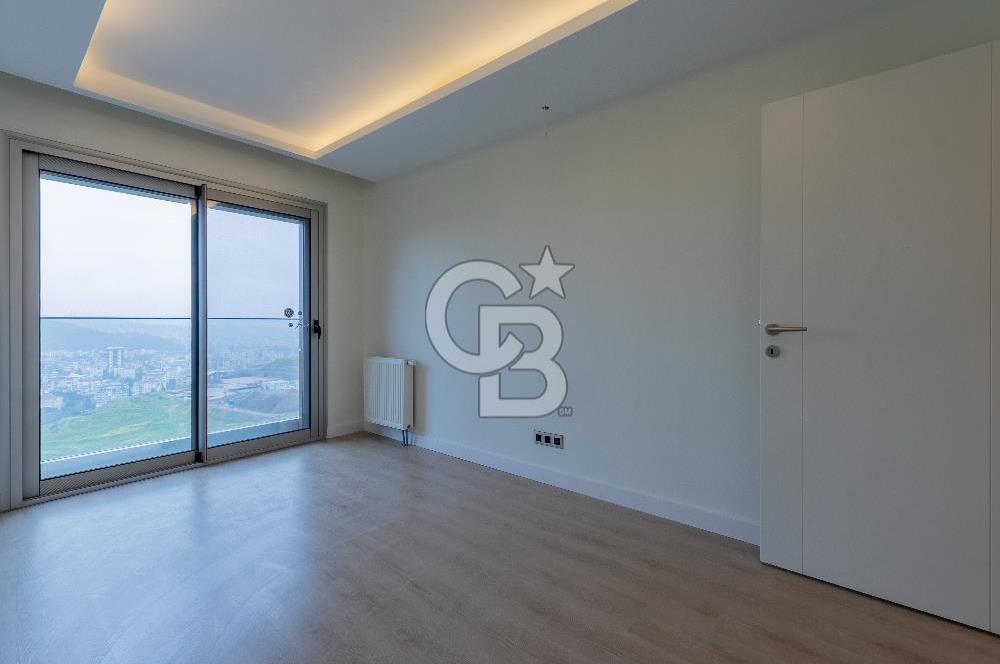 Karşıyaka 360 Sitesi Yüksek Vadi Evlerinde Büyük Tip Satılık 4+1