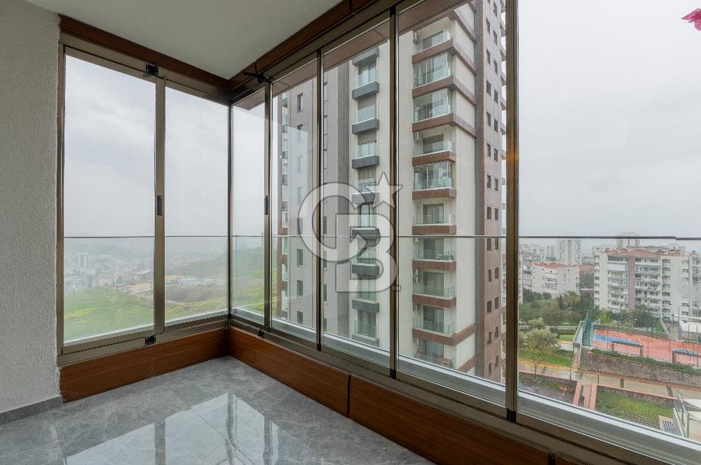 Karşıyaka 360 Sitesi Yüksek Vadi Evlerinde Büyük Tip Satılık 4+1