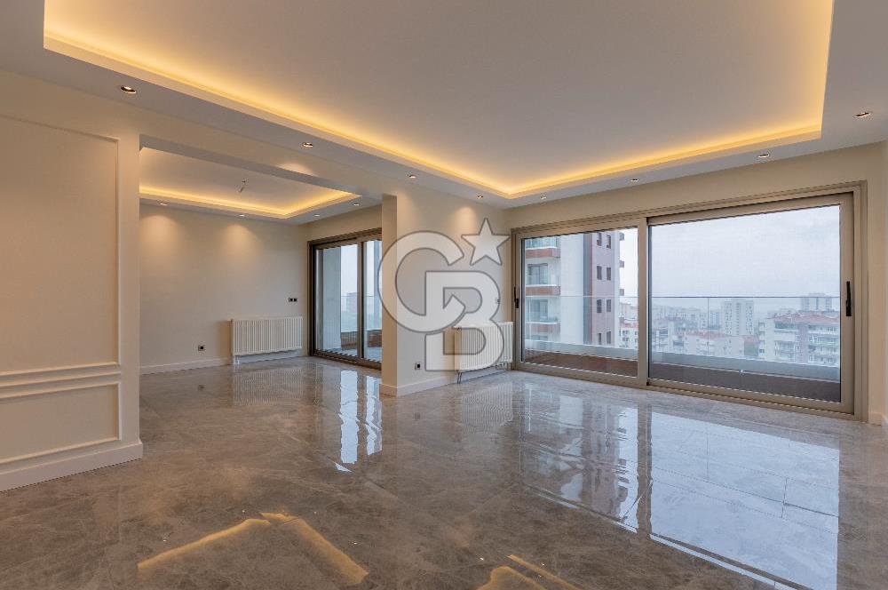 Karşıyaka 360 Sitesi Yüksek Vadi Evlerinde Büyük Tip Satılık 4+1