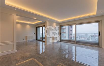 Karşıyaka 360 Sitesi Yüksek Vadi Evlerinde Büyük Tip Satılık 4+1