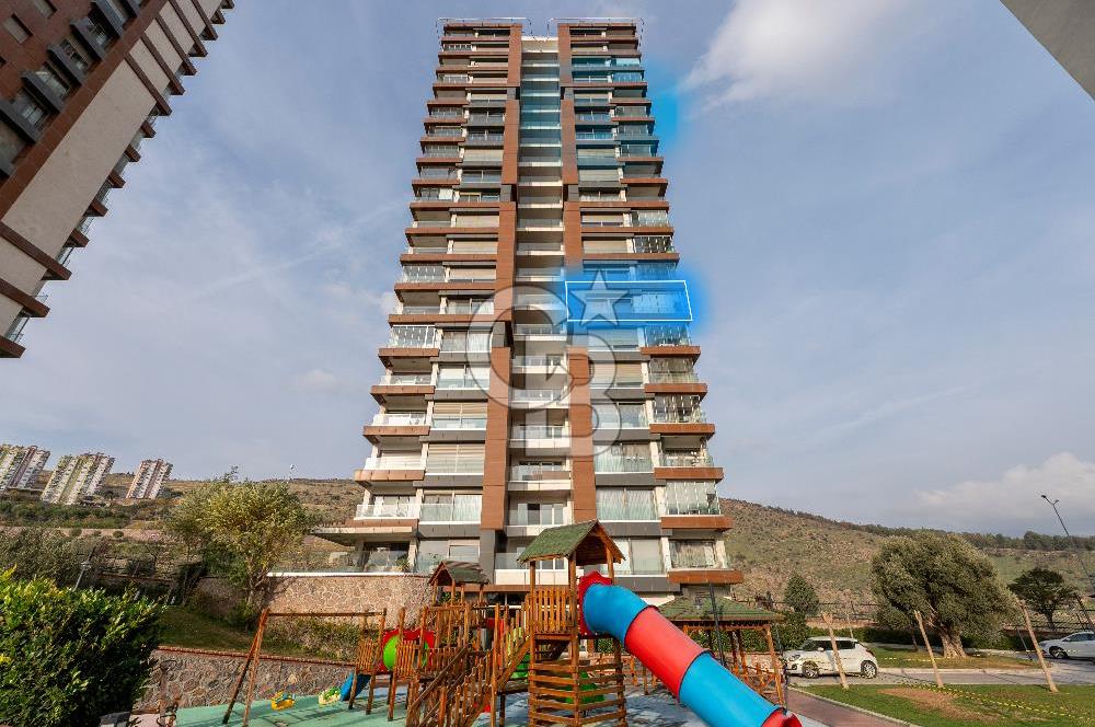 Karşıyaka 360 Sitesi Yüksek Vadi Evlerinde Büyük Tip Satılık 4+1