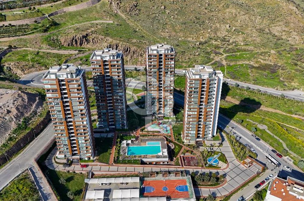 Karşıyaka 360 Sitesi Yüksek Vadi Evlerinde Büyük Tip Satılık 4+1