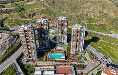 Karşıyaka 360 Sitesi Yüksek Vadi Evlerinde Büyük Tip Satılık 4+1