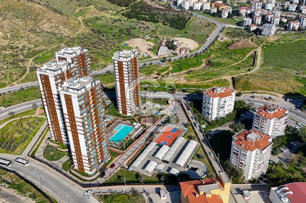 Karşıyaka 360 Sitesi Yüksek Vadi Evlerinde Büyük Tip Satılık 4+1
