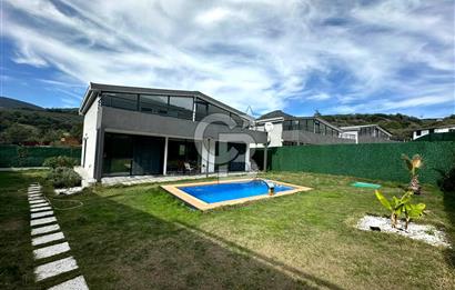 MENEMEN GÖRECE HAVUZLU VİLLA