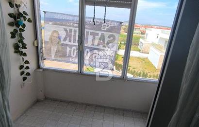 AYVALIK SARIMSAKLI'DA DENİZE 100 METRE – ÖZEL PLAJLI SİTEDE EŞYALI DAİRE