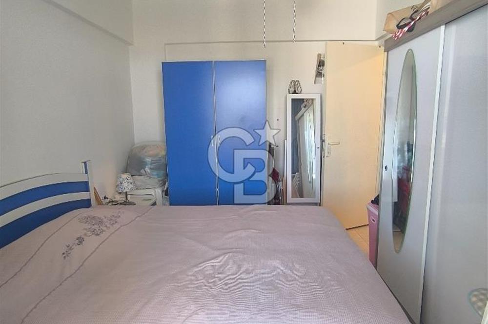 AYVALIK SARIMSAKLI'DA DENİZE 100 METRE – ÖZEL PLAJLI SİTEDE EŞYALI DAİRE