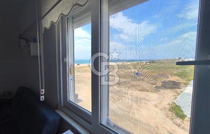 AYVALIK SARIMSAKLI'DA DENİZE 100 METRE – ÖZEL PLAJLI SİTEDE EŞYALI DAİRE