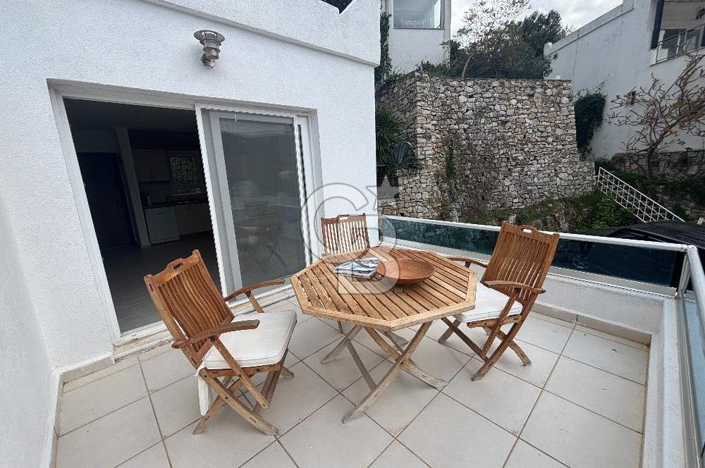 Bodrum Torba Satılık Deniz Manzaralı Kapalı Garaj Tripleks Villa 