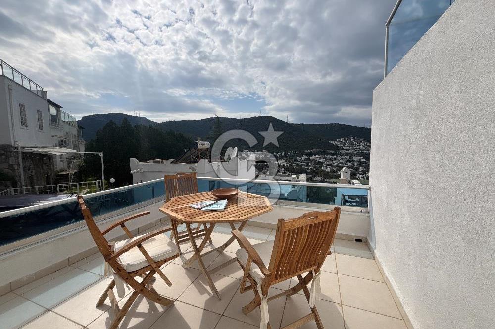 Bodrum Torba Satılık Deniz Manzaralı Kapalı Garaj Tripleks Villa 
