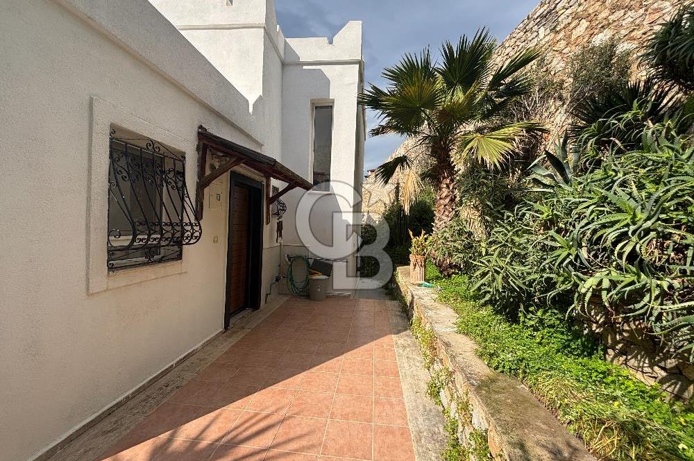 Bodrum Torba Satılık Deniz Manzaralı Kapalı Garaj Tripleks Villa 