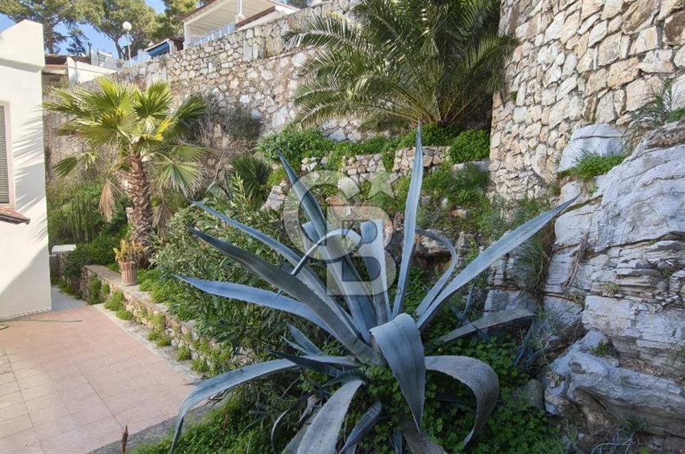 Bodrum Torba Satılık Deniz Manzaralı Kapalı Garaj Tripleks Villa 