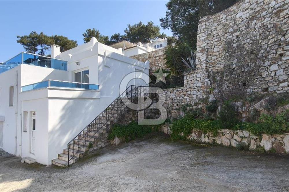 Bodrum Torba Satılık Deniz Manzaralı Kapalı Garaj Tripleks Villa 