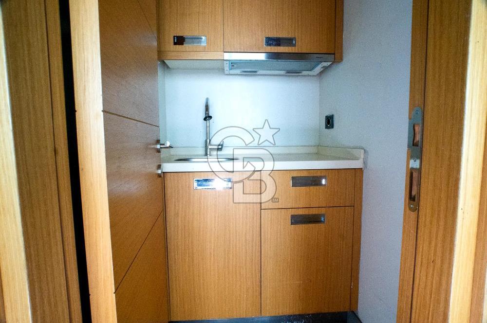 E-5 METRO ÇIKIŞI METRO OFİS'TE KİRALIK GENİŞ OFİS