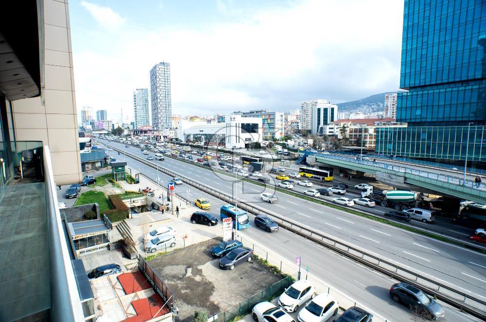 E-5 METRO ÇIKIŞI METRO OFİS'TE KİRALIK GENİŞ OFİS