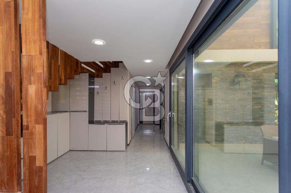 Kuşadası Karaova'da Özel Havuzlu Lüks Malikane