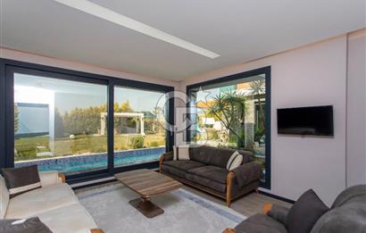 Kuşadası Karaova'da Özel Havuzlu Lüks Malikane