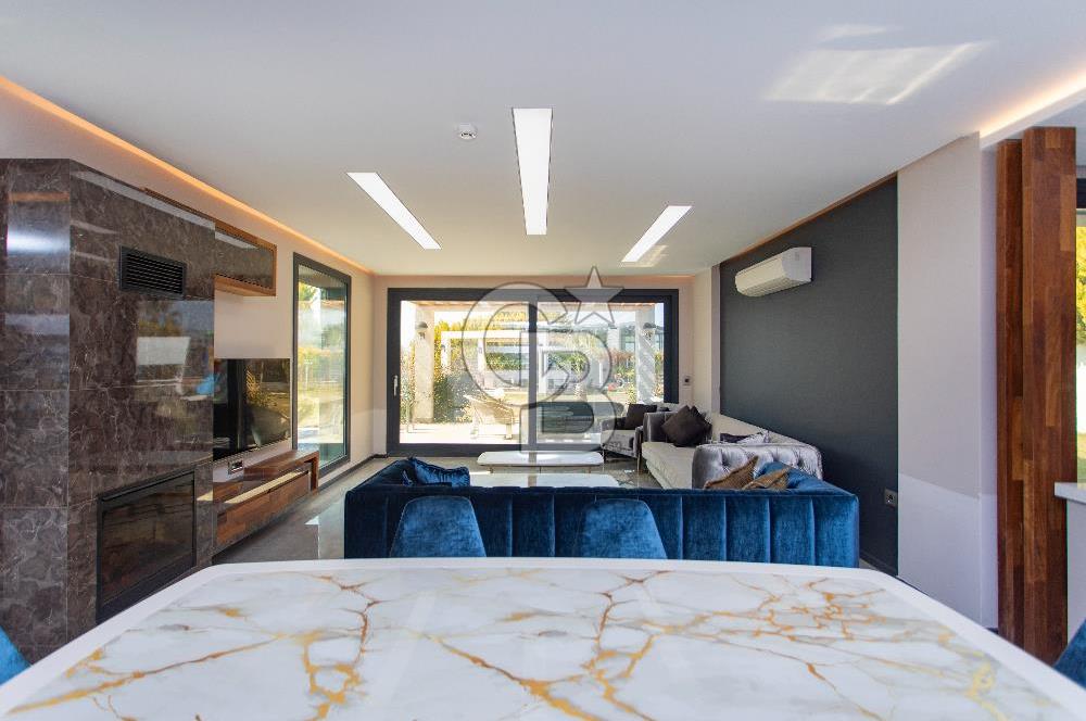 Kuşadası Karaova'da Özel Havuzlu Lüks Malikane