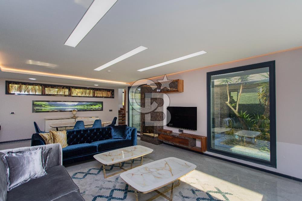 Kuşadası Karaova'da Özel Havuzlu Lüks Malikane