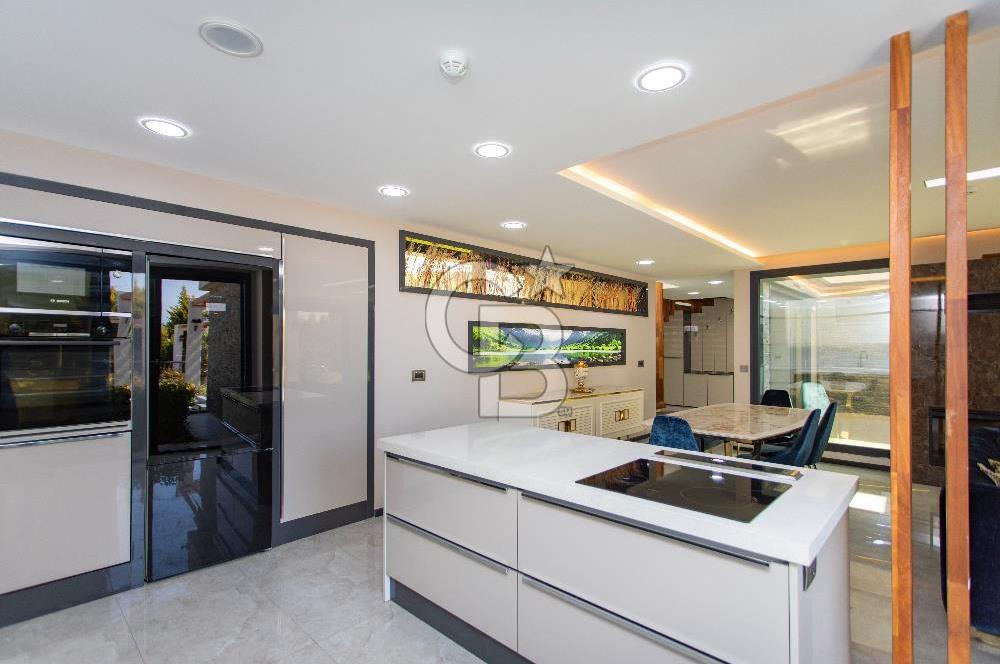 Kuşadası Karaova'da Özel Havuzlu Lüks Malikane