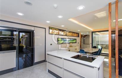 Kuşadası Karaova'da Özel Havuzlu Lüks Malikane