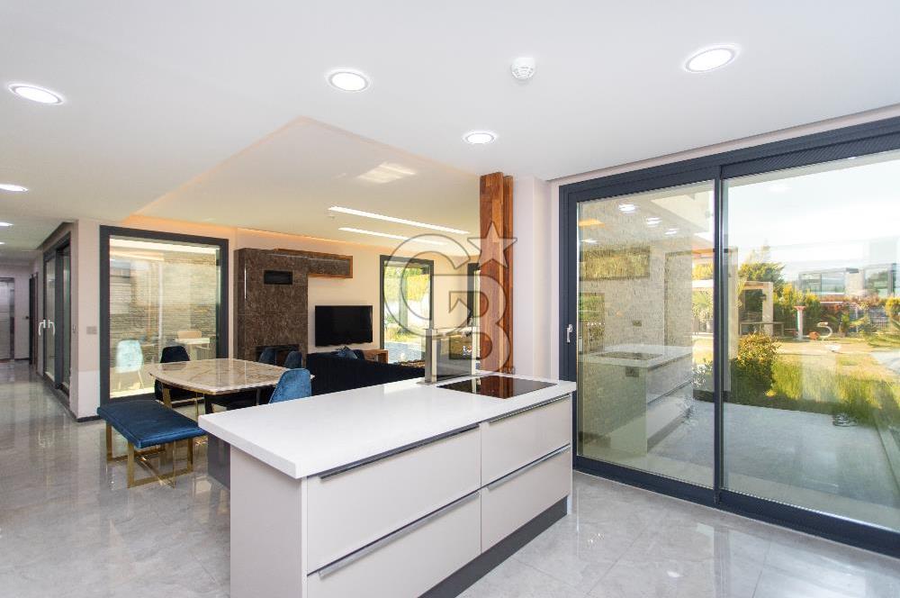 Kuşadası Karaova'da Özel Havuzlu Lüks Malikane