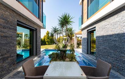 Kuşadası Karaova'da Özel Havuzlu Lüks Malikane