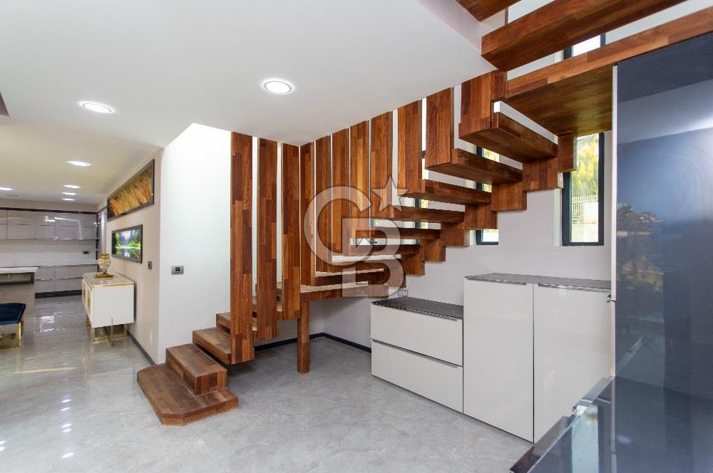 Kuşadası Karaova'da Özel Havuzlu Lüks Malikane