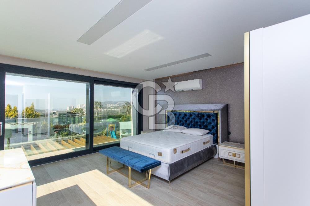 Kuşadası Karaova'da Özel Havuzlu Lüks Malikane