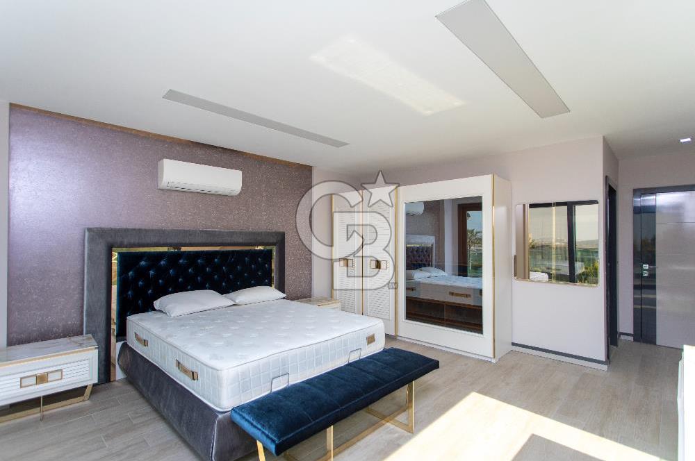 Kuşadası Karaova'da Özel Havuzlu Lüks Malikane