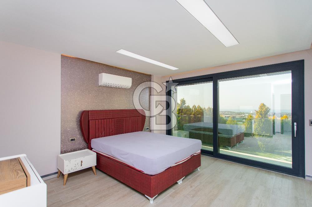 Kuşadası Karaova'da Özel Havuzlu Lüks Malikane