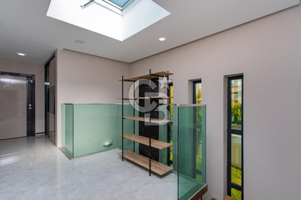 Kuşadası Karaova'da Özel Havuzlu Lüks Malikane