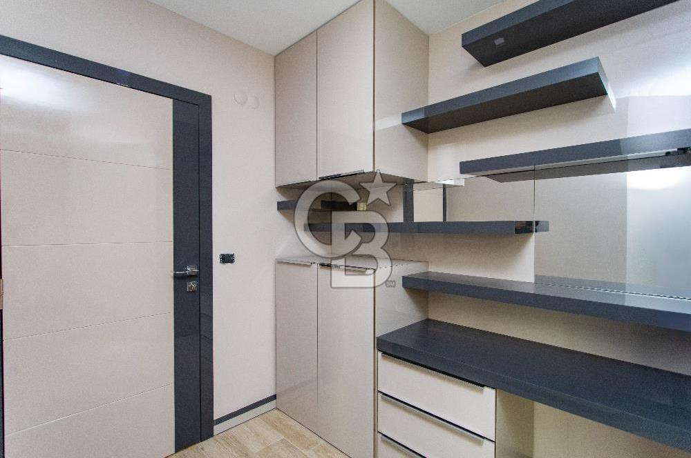 Kuşadası Karaova'da Özel Havuzlu Lüks Malikane