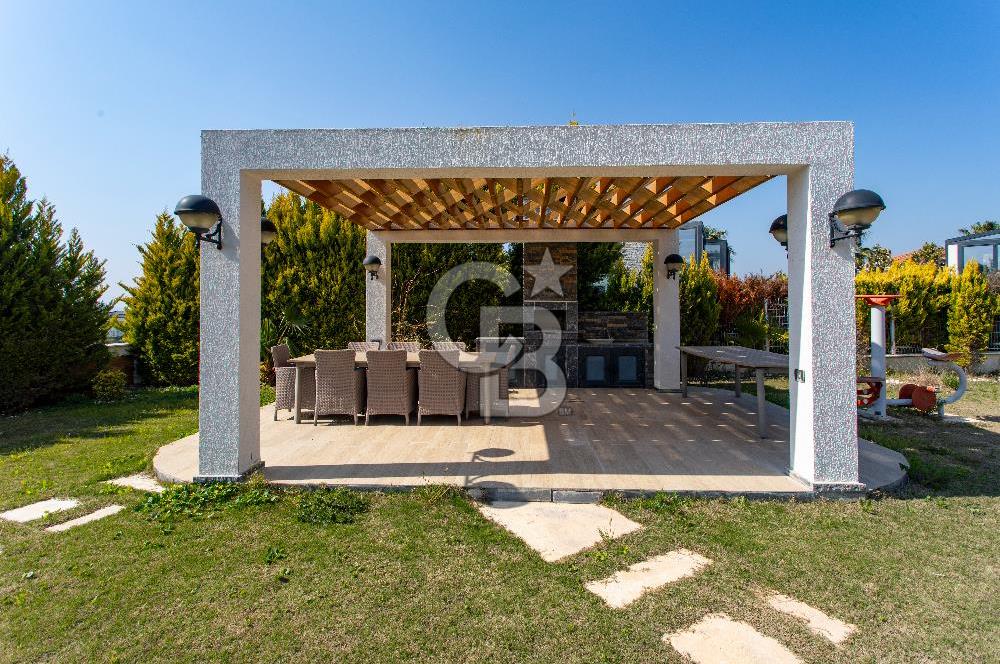 Kuşadası Karaova'da Özel Havuzlu Lüks Malikane