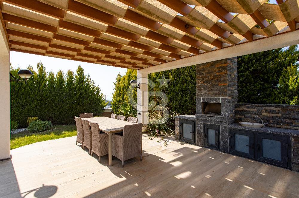 Kuşadası Karaova'da Özel Havuzlu Lüks Malikane