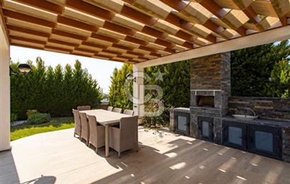 Kuşadası Karaova'da Özel Havuzlu Lüks Malikane