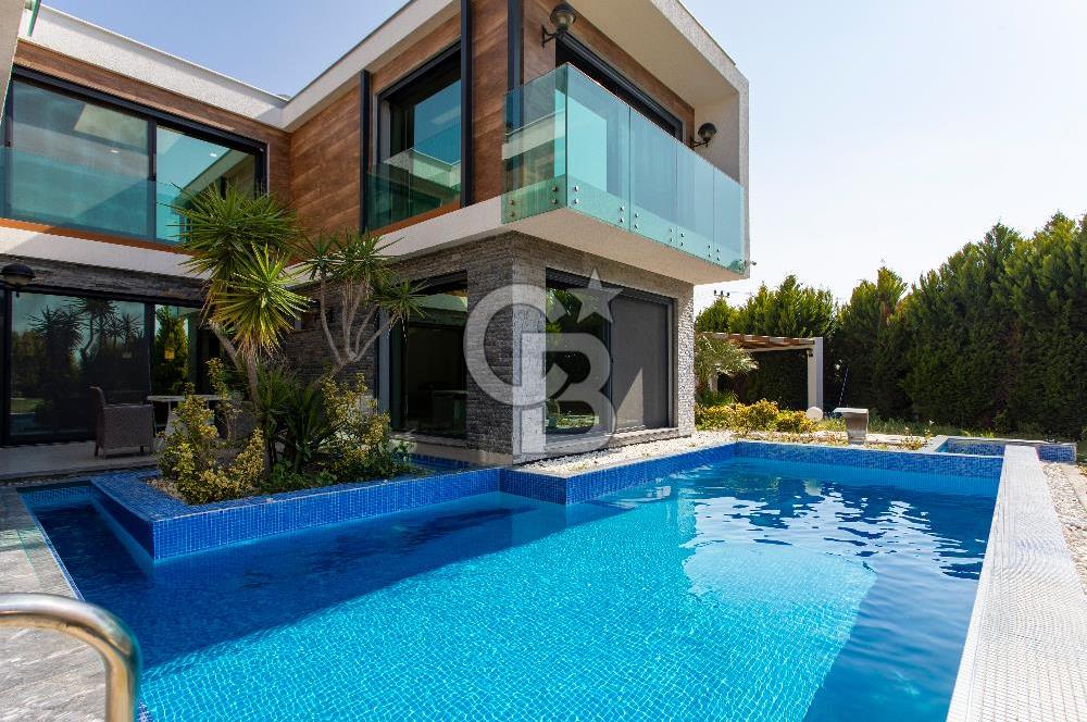 Kuşadası Karaova'da Özel Havuzlu Lüks Malikane