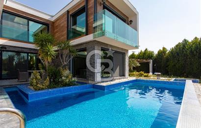 Kuşadası Karaova'da Özel Havuzlu Lüks Malikane