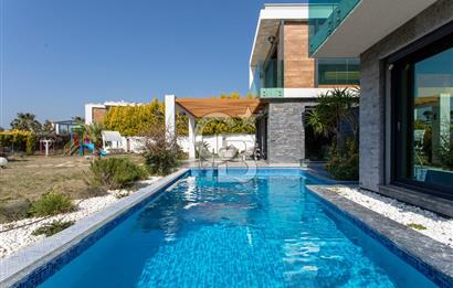 Kuşadası Karaova'da Özel Havuzlu Lüks Malikane