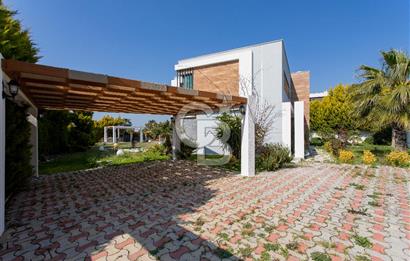 Kuşadası Karaova'da Özel Havuzlu Lüks Malikane